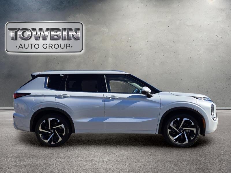 Used 2024 Mitsubishi Outlander SEL FWD image 3