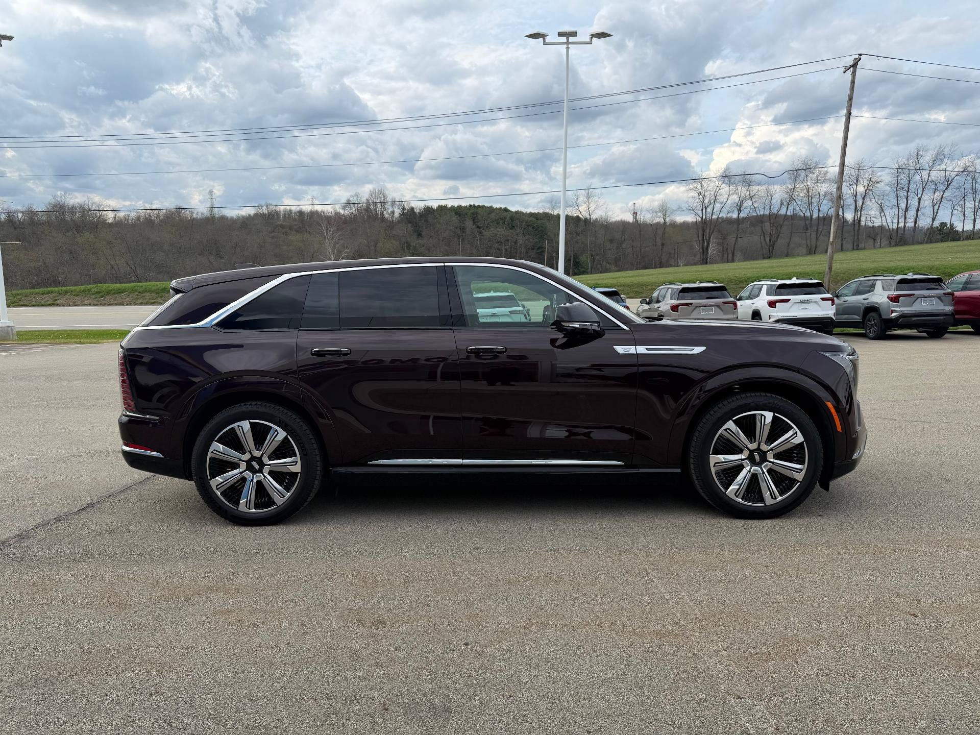 Certified 2025 Cadillac Escalade IQ Luxury 2 w/ LPO, Premium Carpet Package AWD/4WD image 7