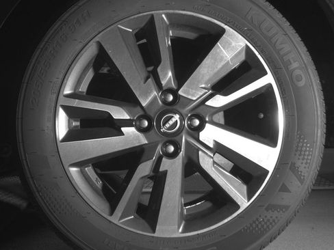 Used 2025 Nissan Versa SV FWD image 14