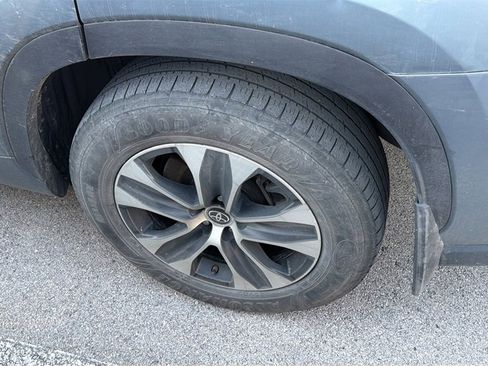 Used 2020 Toyota Highlander XLE image 9