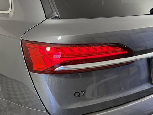 Used 2025 Audi Q7 2.0T Premium w/ Convenience Package AWD/4WD image 7