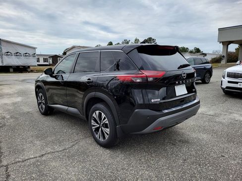 Used 2023 Nissan Rogue SV image 3