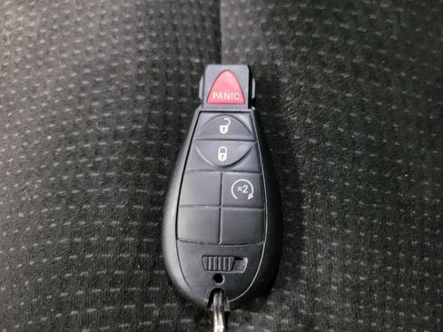 Used 2018 Dodge Grand Caravan SE FWD image 32