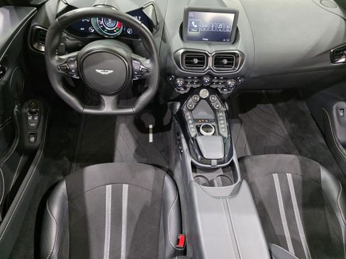 Used 2023 Aston Martin V8 Vantage Roadster RWD image 10