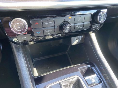 Used 2024 Jeep Compass Latitude image 25