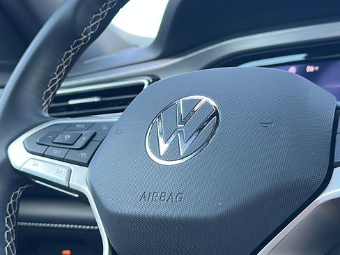 Used 2024 Volkswagen Atlas Cross Sport SE image 30