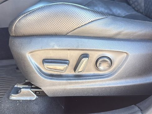 Used 2021 Toyota C-HR Limited image 13