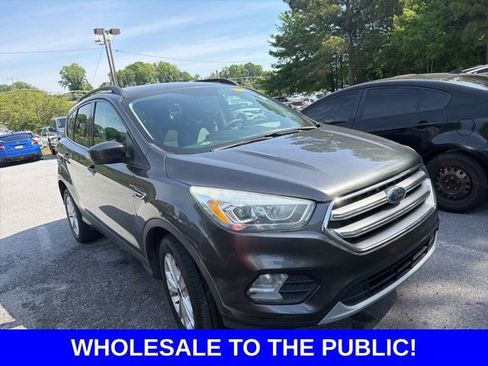 Used 2017 Ford Escape SE w/ Equipment Group 201A FWD image 3