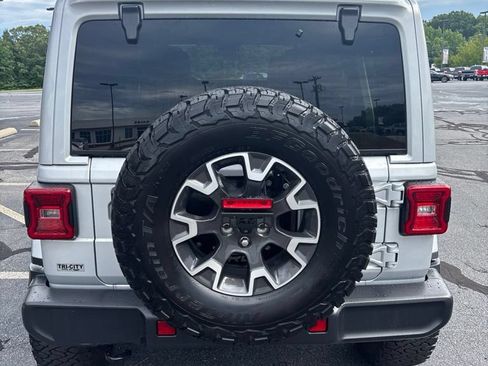 Used 2024 Jeep Wrangler Unlimited Sahara AWD/4WD image 7
