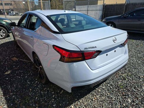 Used 2024 Nissan Altima 2.5 SR image 2