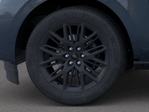 New 2026 Ford Expedition Platinum image 19