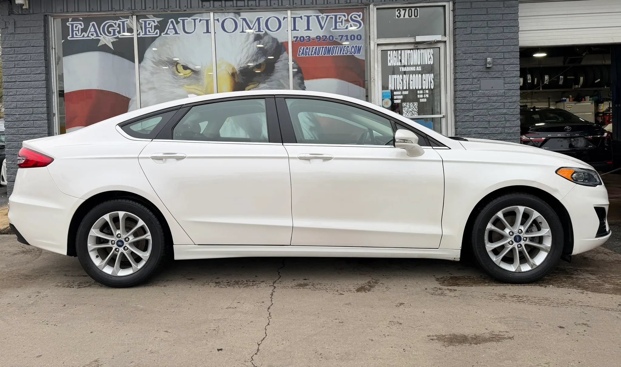 Used 2020 Ford Fusion SEL FWD image 2