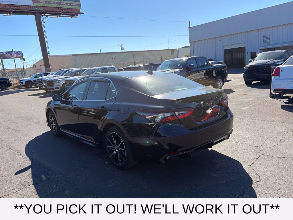 Used 2023 Toyota Camry SE FWD image 4