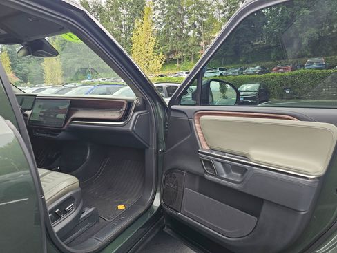 Used 2023 Rivian R1S Adventure AWD/4WD image 14