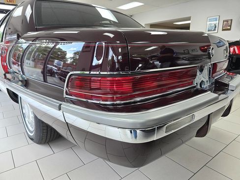 Used 1996 Buick Roadmaster Sedan RWD image 14