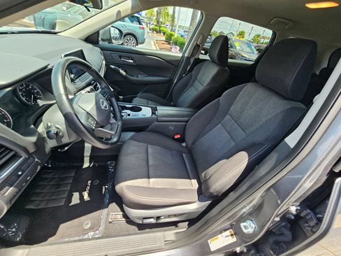 Certified 2025 Nissan Rogue SV FWD image 15