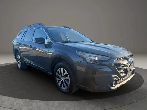Used 2023 Subaru Outback Premium AWD/4WD image 3