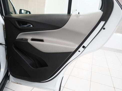 Used 2021 Chevrolet Equinox LS image 27
