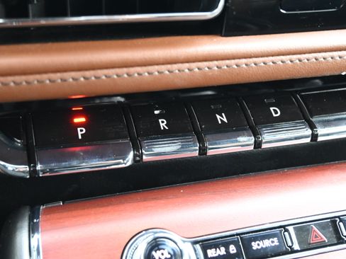 Used 2021 Lincoln Aviator Grand Touring w/ Equipment Group 302A AWD/4WD image 25