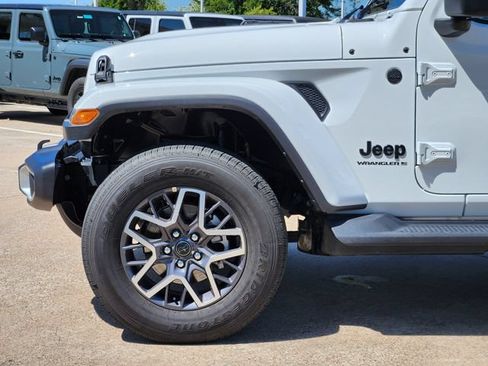 Certified 2026 Jeep Wrangler Unlimited Sahara AWD/4WD image 9