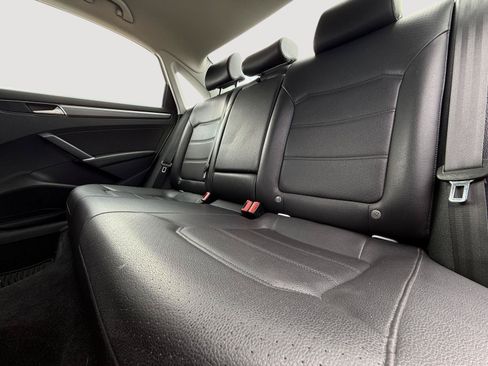 Used 2018 Volkswagen Passat 2.0T R-Line FWD image 28