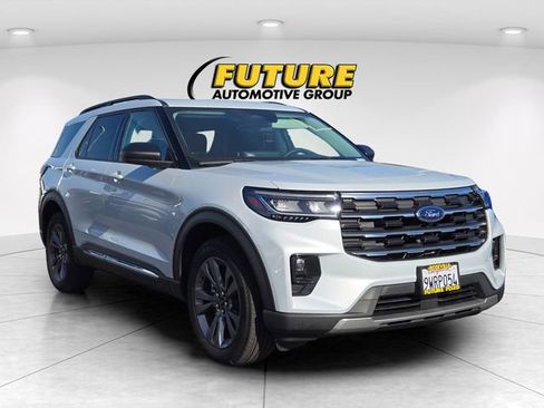 Certified 2025 Ford Explorer Active w/ Active Comfort Package AWD/4WD image 1