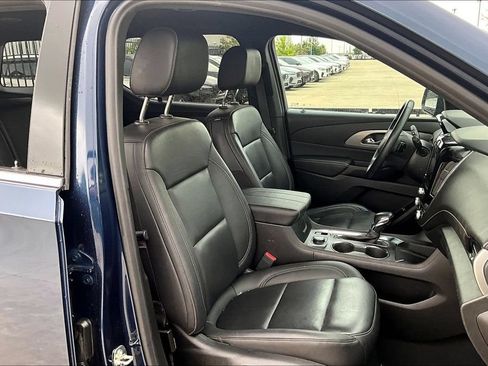 Used 2023 Chevrolet Traverse LT w/ LT Premium Package FWD image 9
