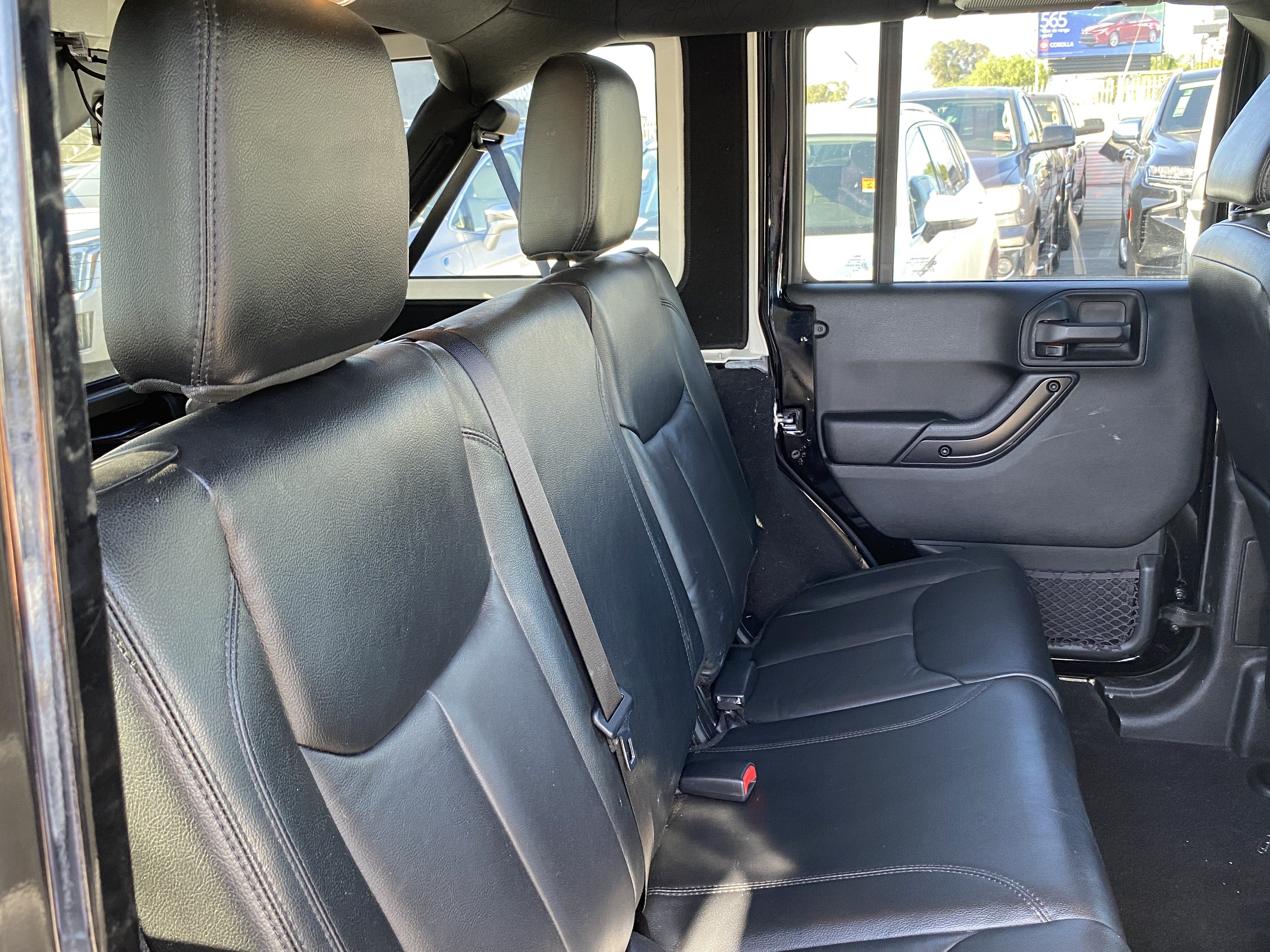 Used 2017 Jeep Wrangler Unlimited Sahara AWD/4WD image 22