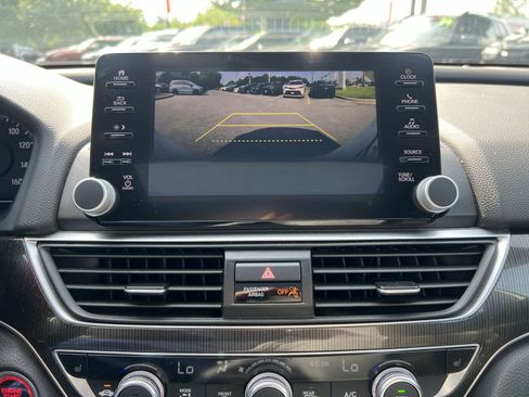 Used 2018 Honda Accord Sport image 19
