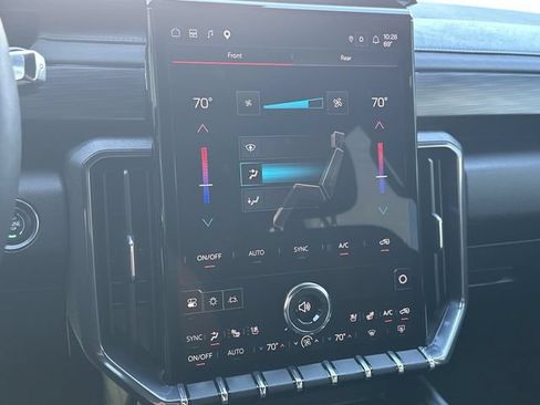 Used 2025 GMC Acadia AT4 w/ Luxury Package AWD/4WD image 19