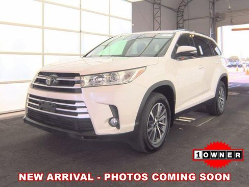 Used 2019 Toyota Highlander XLE AWD/4WD image 1