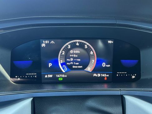 Used 2023 Volkswagen Taos SE w/ Panoramic Sunroof Package AWD/4WD image 11