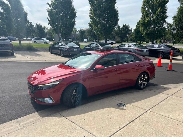 Used 2022 Hyundai Elantra Limited FWD image 3