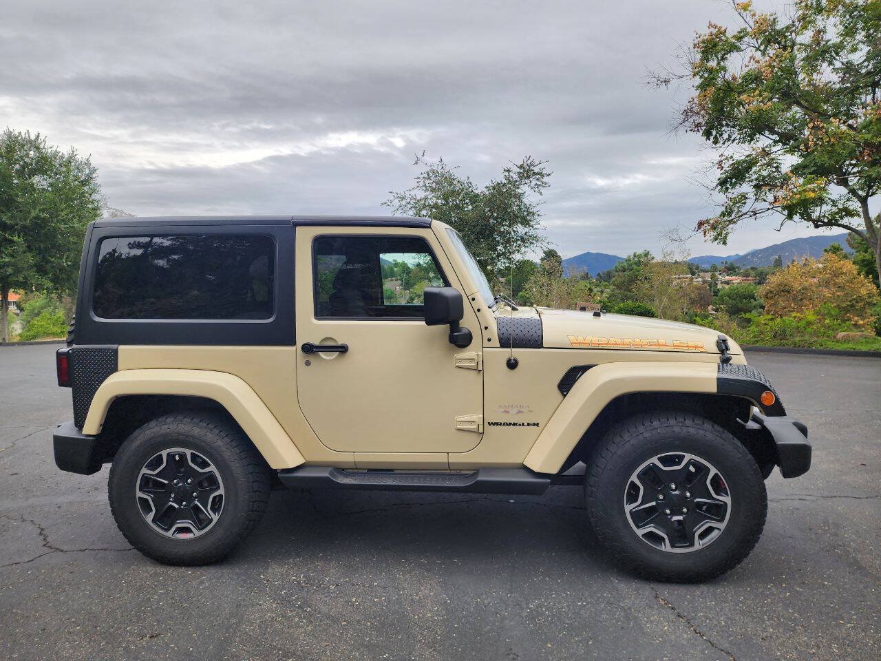 Used 2011 Jeep Wrangler Sahara w/ Dual Top Group AWD/4WD image 6