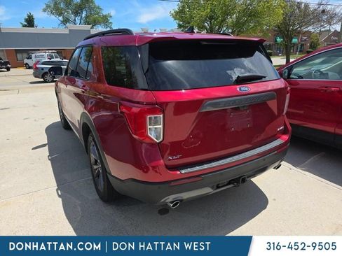 Used 2023 Ford Explorer XLT w/ Equipment Group 202A AWD/4WD image 4