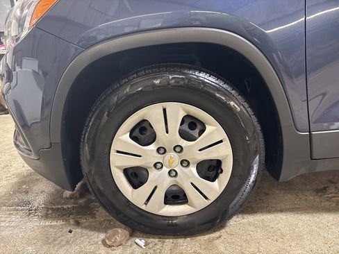 Used 2018 Chevrolet Trax LS image 30