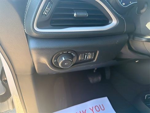 New 2026 Chrysler Pacifica Select image 11