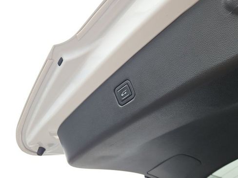 Used 2023 Chevrolet Blazer Premier image 13