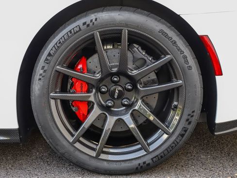 Used 2017 Ford GT RWD image 30