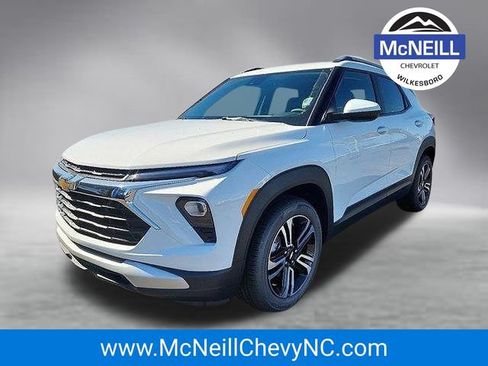 New 2025 Chevrolet TrailBlazer LT w/ Convenience Package FWD image 2