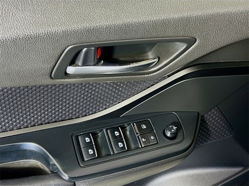 Used 2018 Toyota C-HR XLE image 17