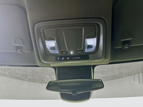 Used 2023 Chevrolet Silverado 1500 Custom image 18