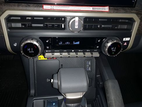 New 2025 Toyota Tacoma Limited AWD/4WD image 21
