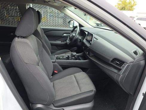 Used 2025 Nissan Rogue SV AWD/4WD image 11