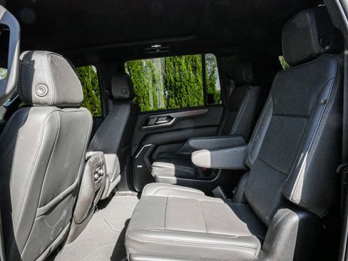 Used 2025 GMC Yukon XL Denali w/ Sun & Power Step Package image 8