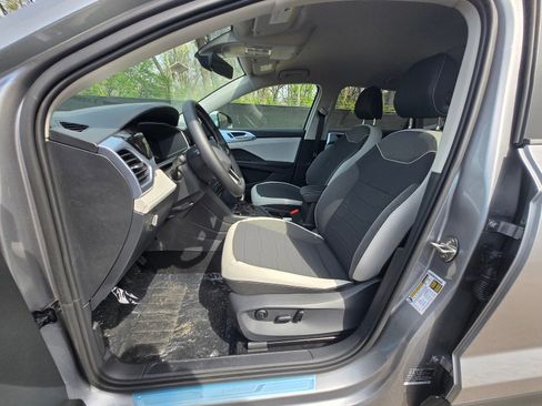 New 2026 Volkswagen Taos SE FWD image 13