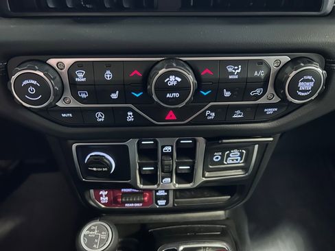 Used 2026 Jeep Wrangler Unlimited Rubicon AWD/4WD image 16