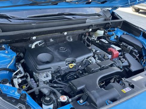 Used 2019 Toyota RAV4 LE w/ Carpet Mat Package AWD/4WD image 11