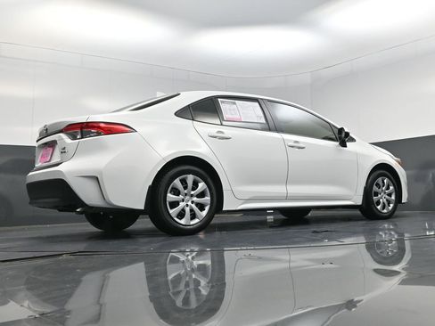Used 2025 Toyota Corolla LE image 19