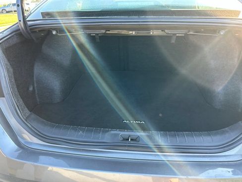 Used 2024 Nissan Altima 2.5 SV FWD image 11
